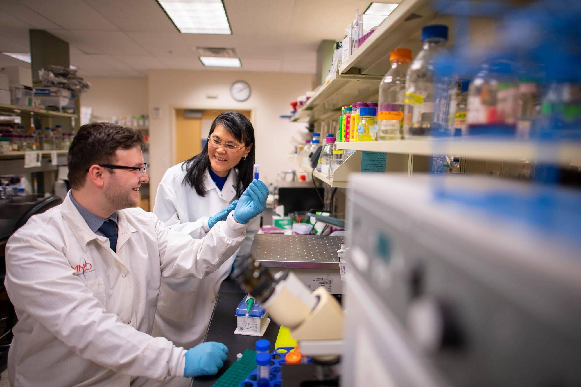 GVSU health professor mentoring a student.